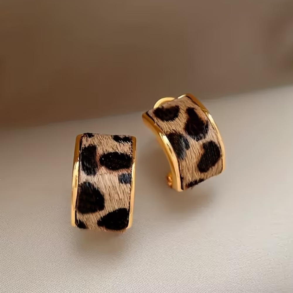 NWT elegant leopard faux-fur textured 14k gold plated earrings new with tags
